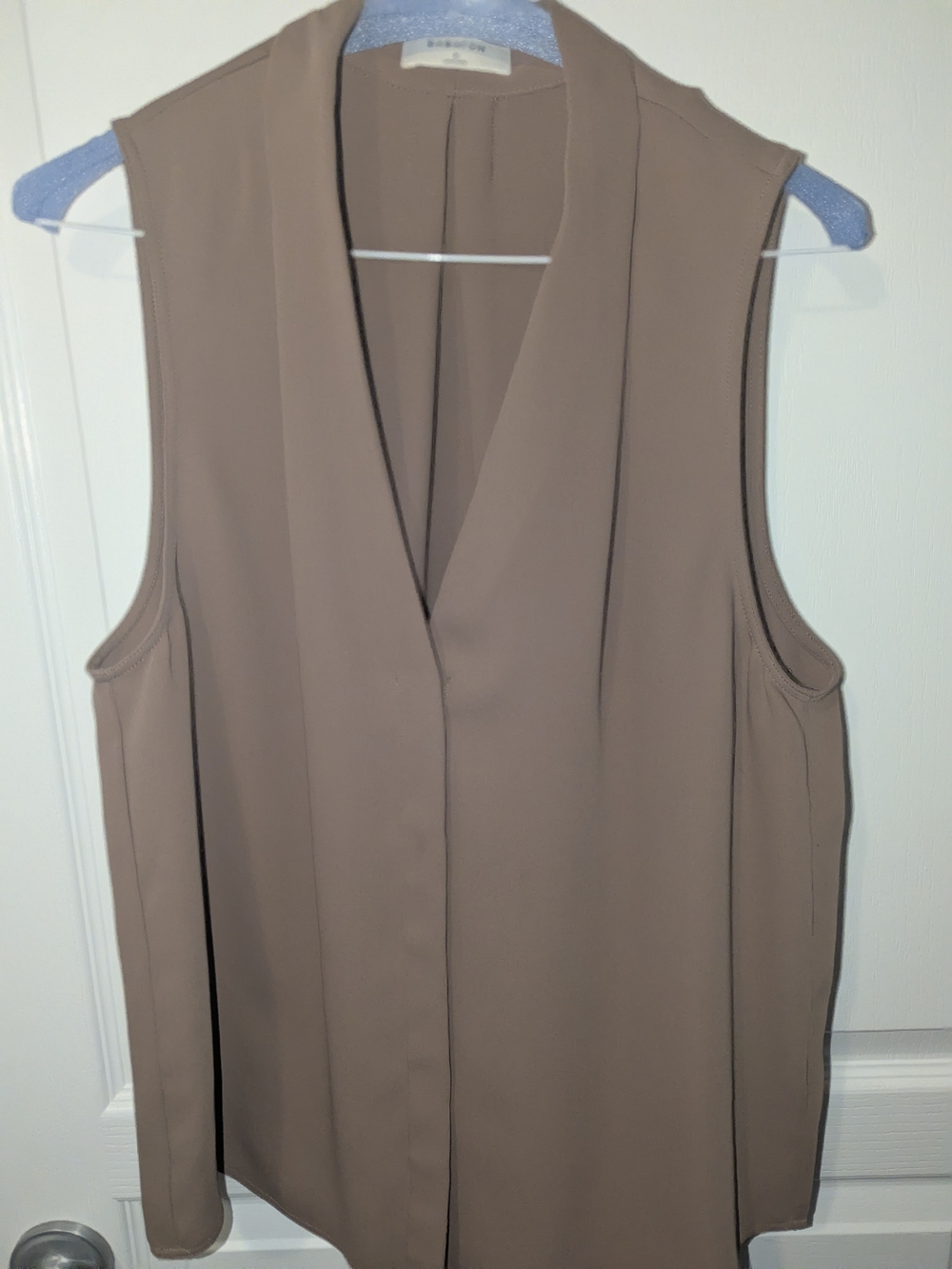Aritzia Babaton Taupe Sleeveless V-Neck Blouse, M